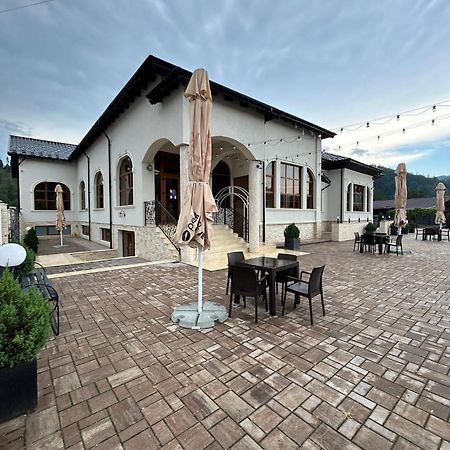 Hotel Complex Zeus Leresti Zewnętrze zdjęcie