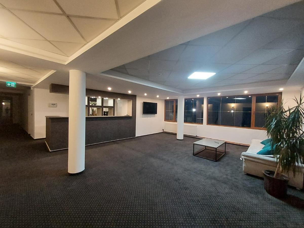 Hotel Complex Zeus Leresti Zewnętrze zdjęcie