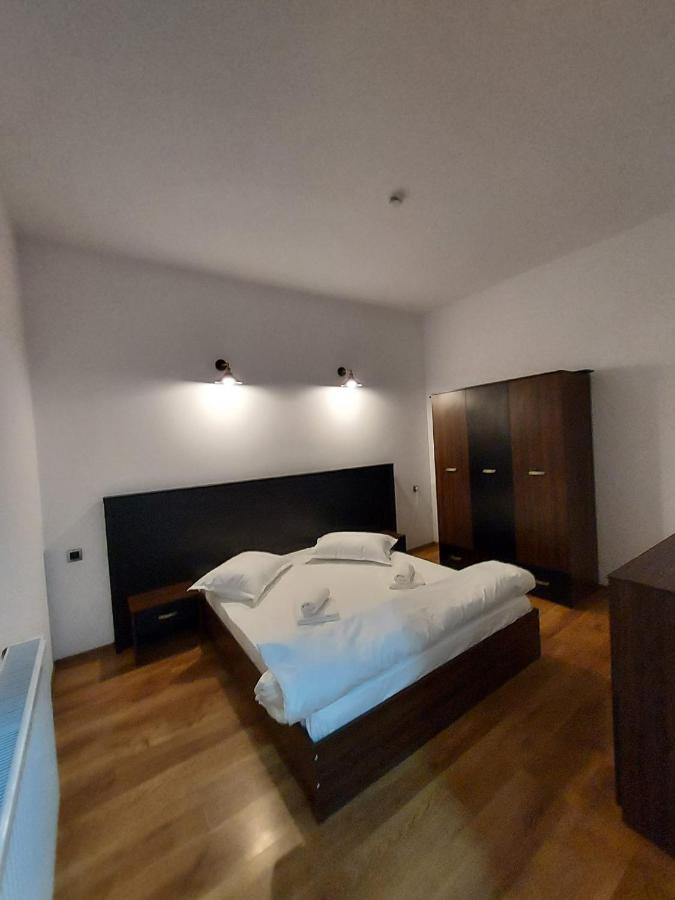 Hotel Complex Zeus Leresti Zewnętrze zdjęcie