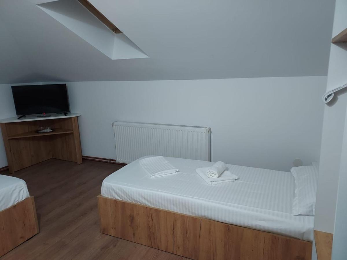 Hotel Complex Zeus Leresti Zewnętrze zdjęcie