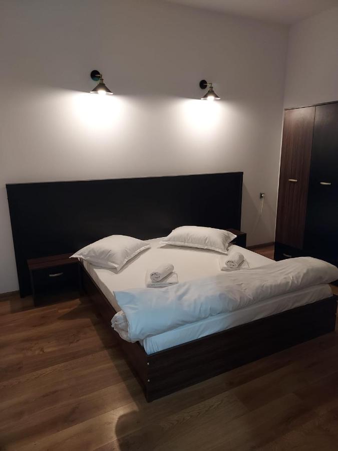 Hotel Complex Zeus Leresti Zewnętrze zdjęcie