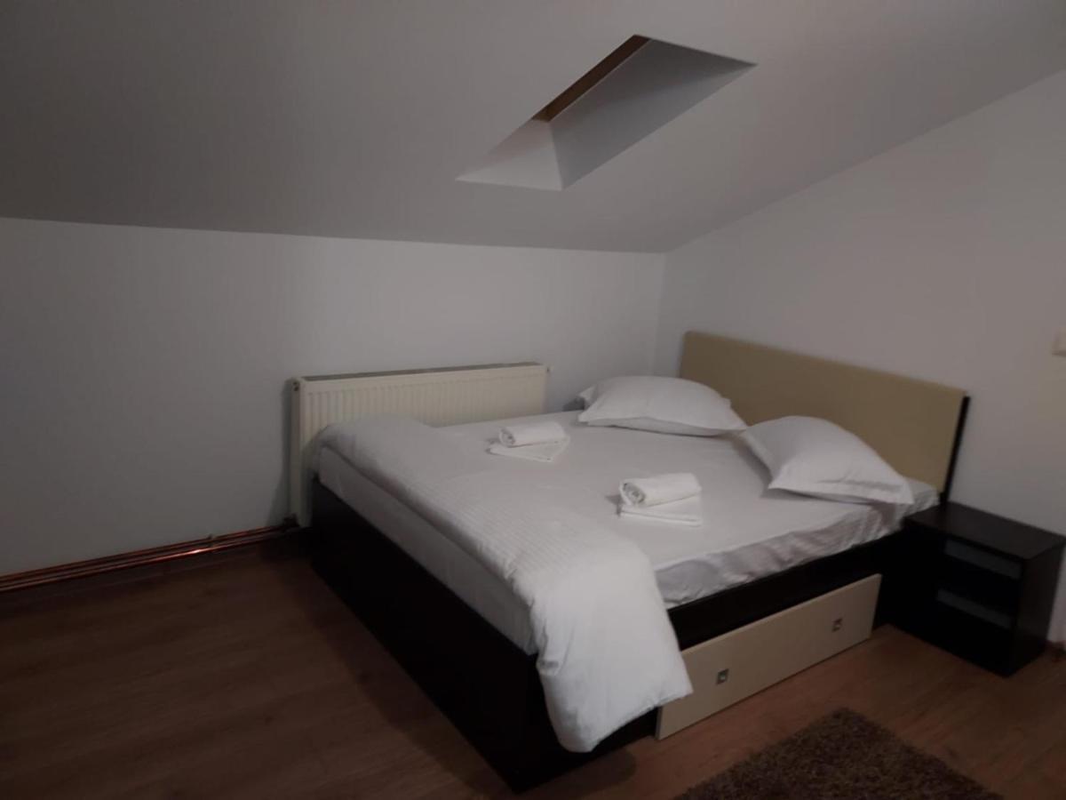 Hotel Complex Zeus Leresti Zewnętrze zdjęcie