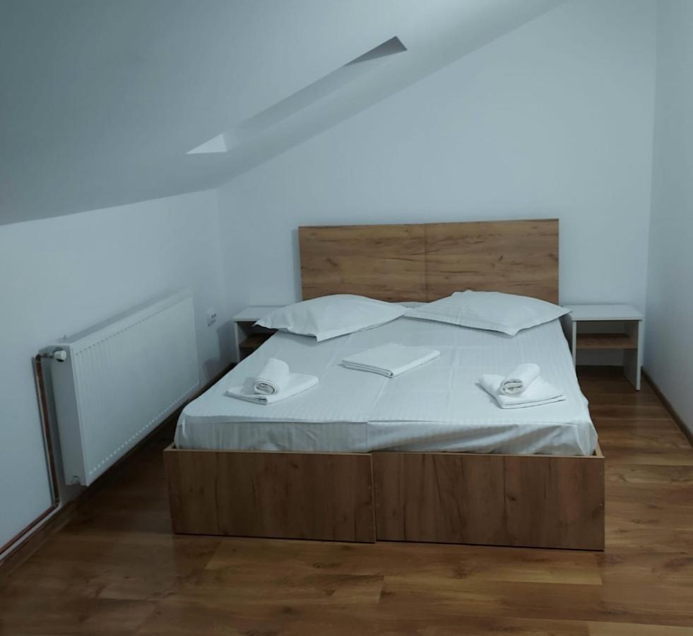 Hotel Complex Zeus Leresti Zewnętrze zdjęcie