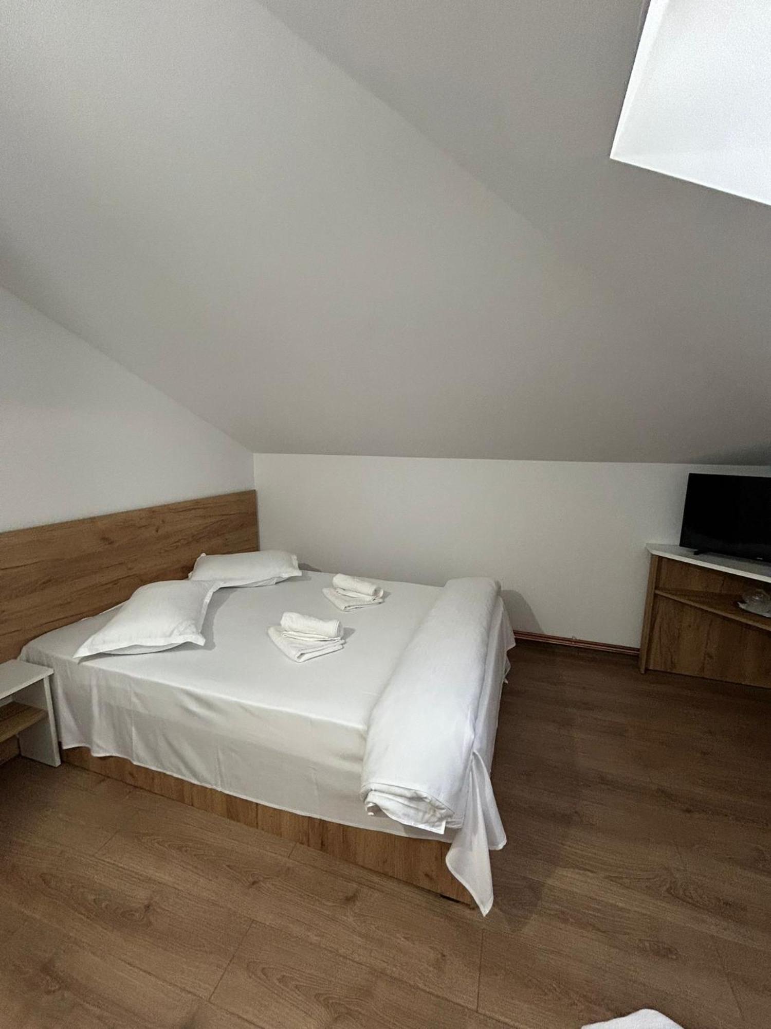 Hotel Complex Zeus Leresti Pokój zdjęcie