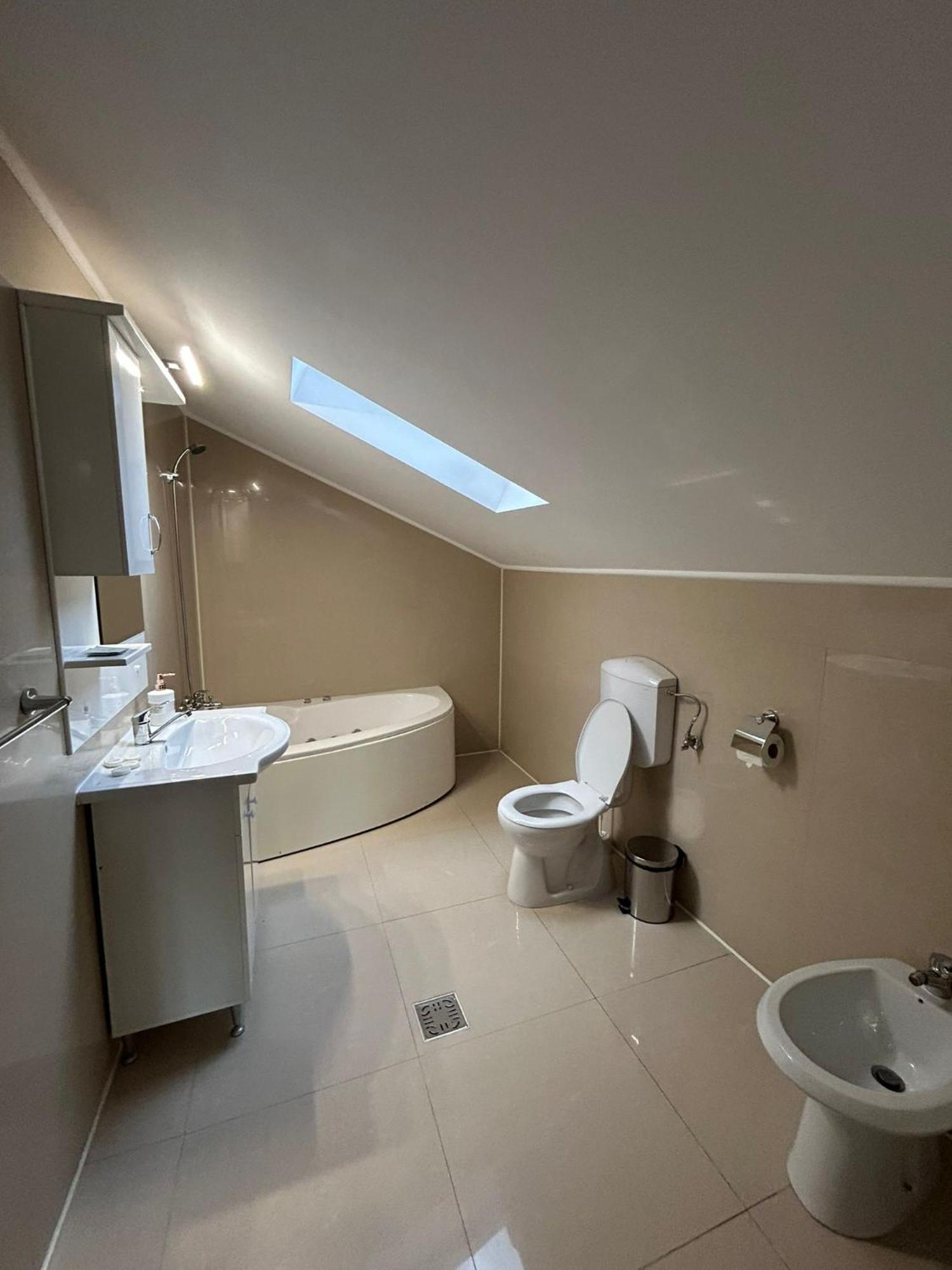 Hotel Complex Zeus Leresti Zewnętrze zdjęcie