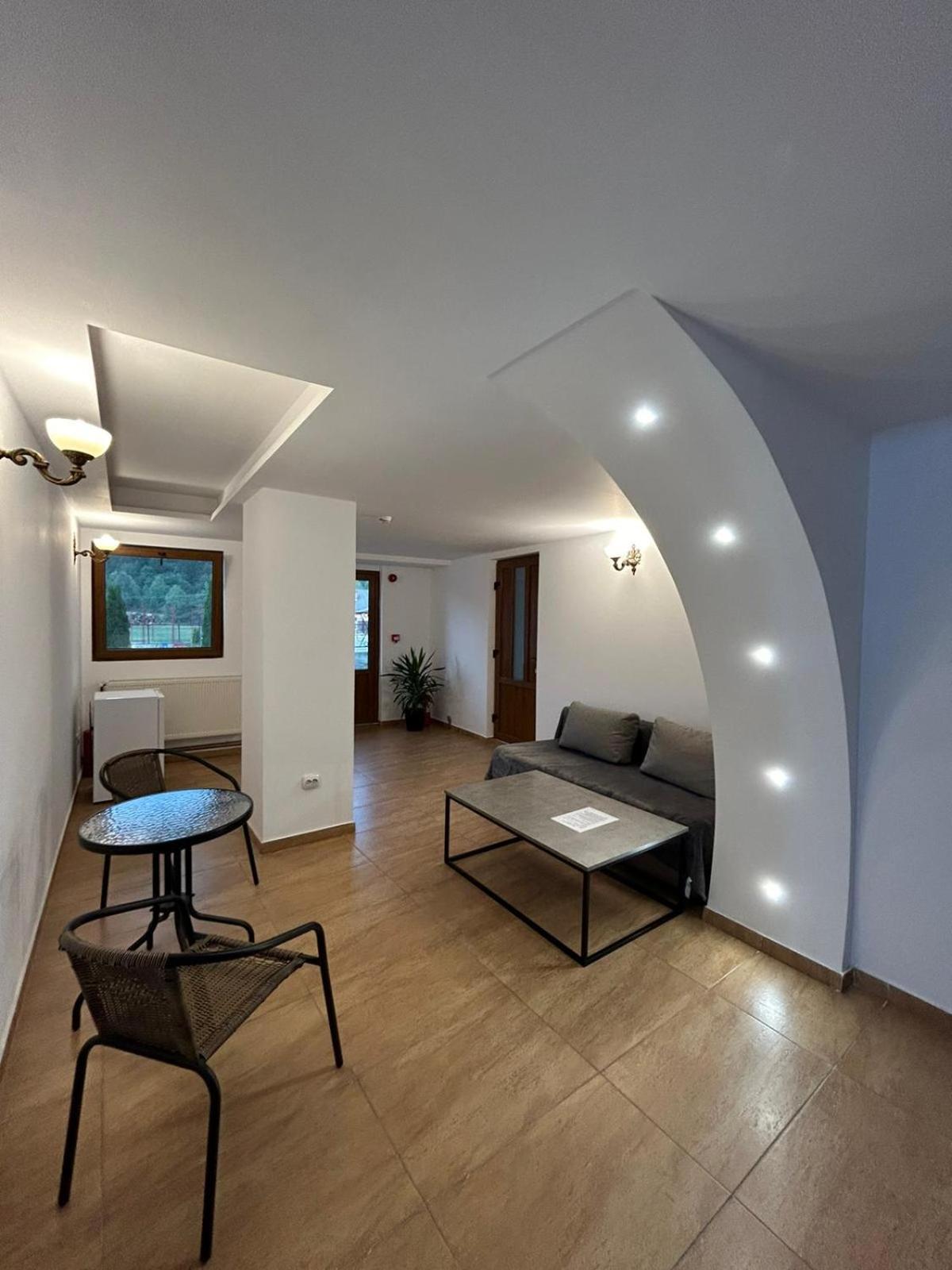 Hotel Complex Zeus Leresti Zewnętrze zdjęcie