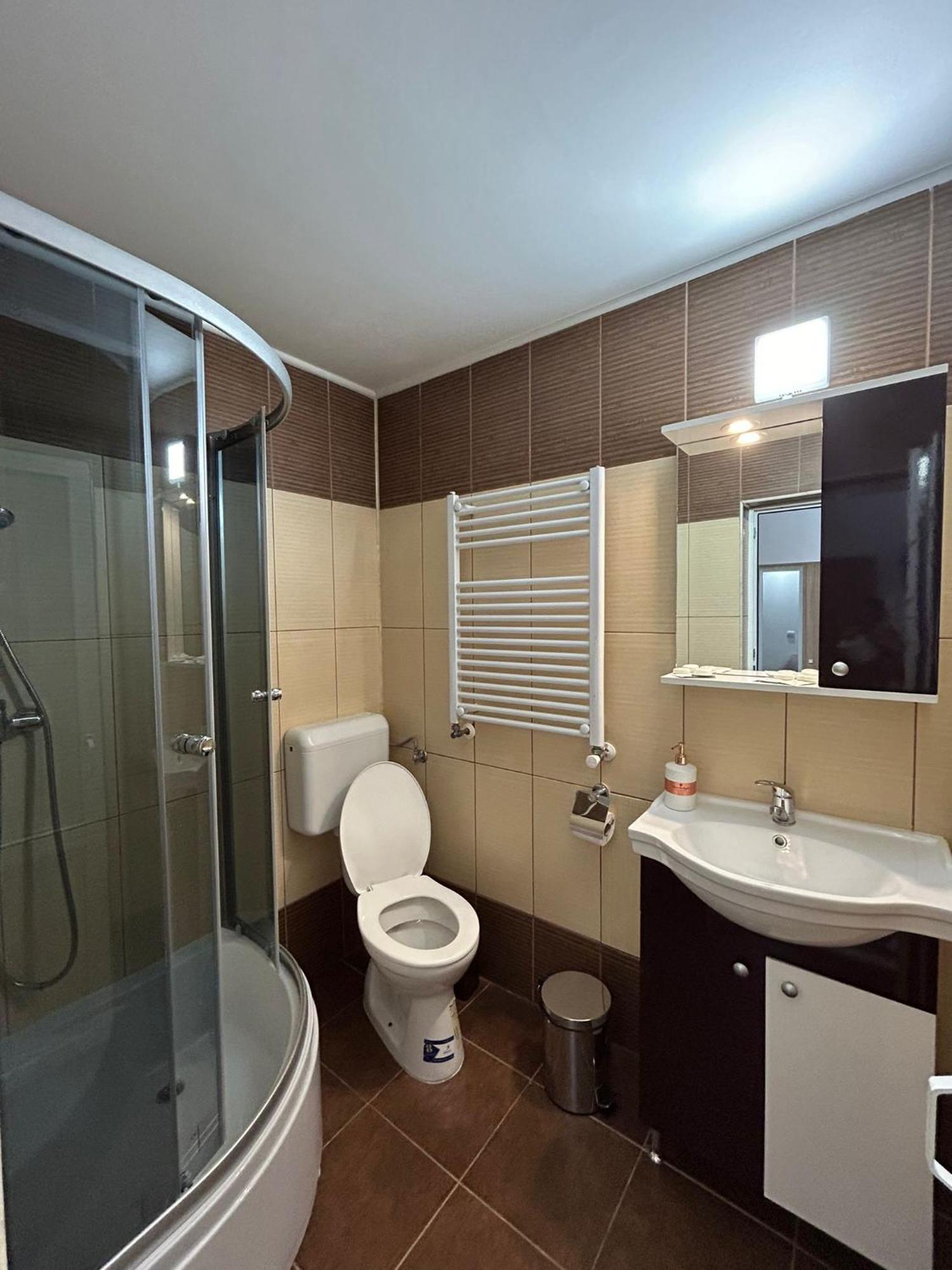Hotel Complex Zeus Leresti Zewnętrze zdjęcie