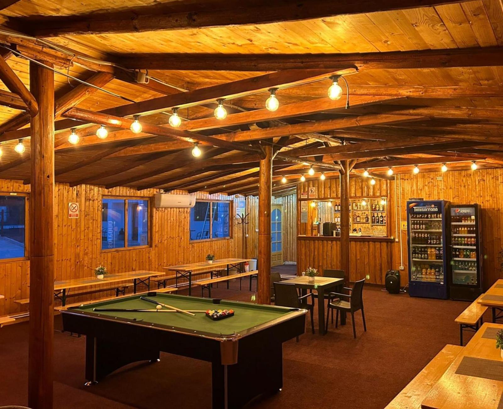 Hotel Complex Zeus Leresti Zewnętrze zdjęcie