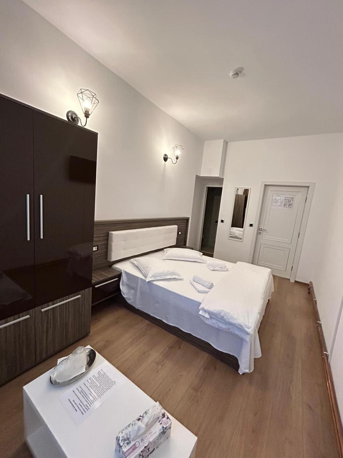 Hotel Complex Zeus Leresti Zewnętrze zdjęcie