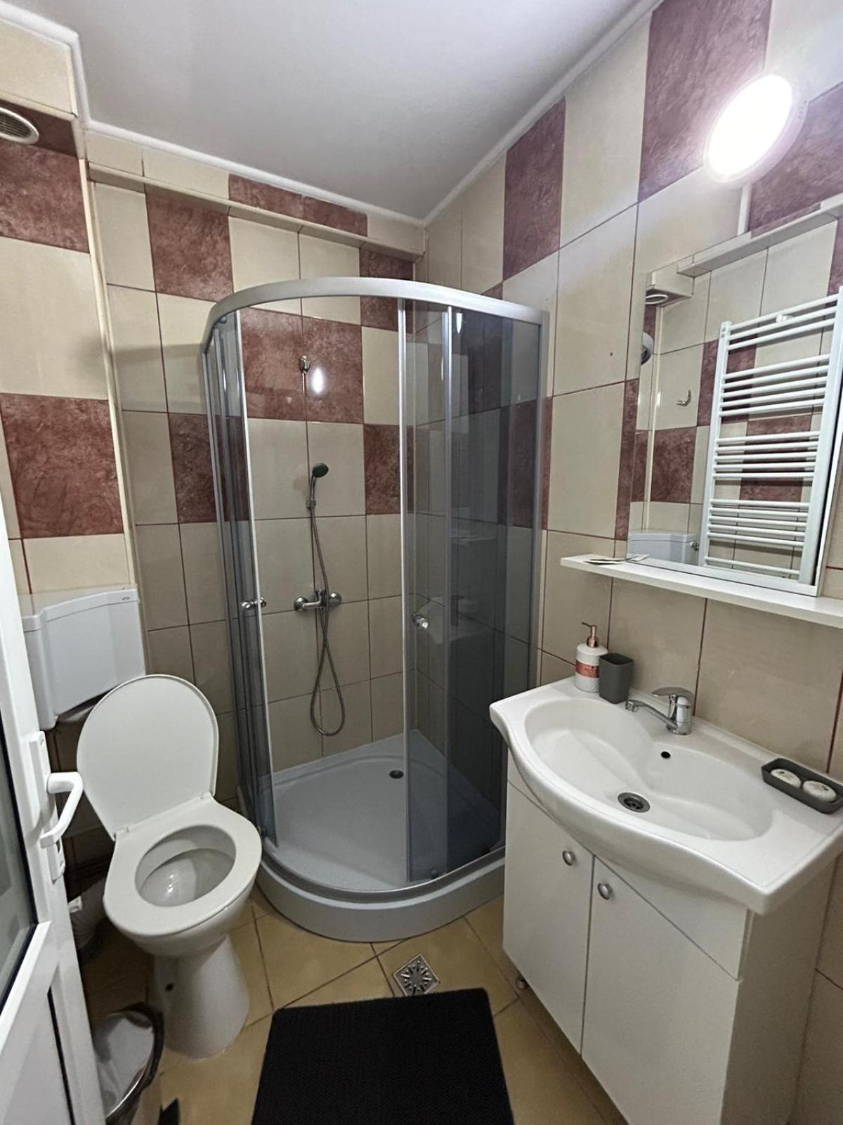 Hotel Complex Zeus Leresti Zewnętrze zdjęcie