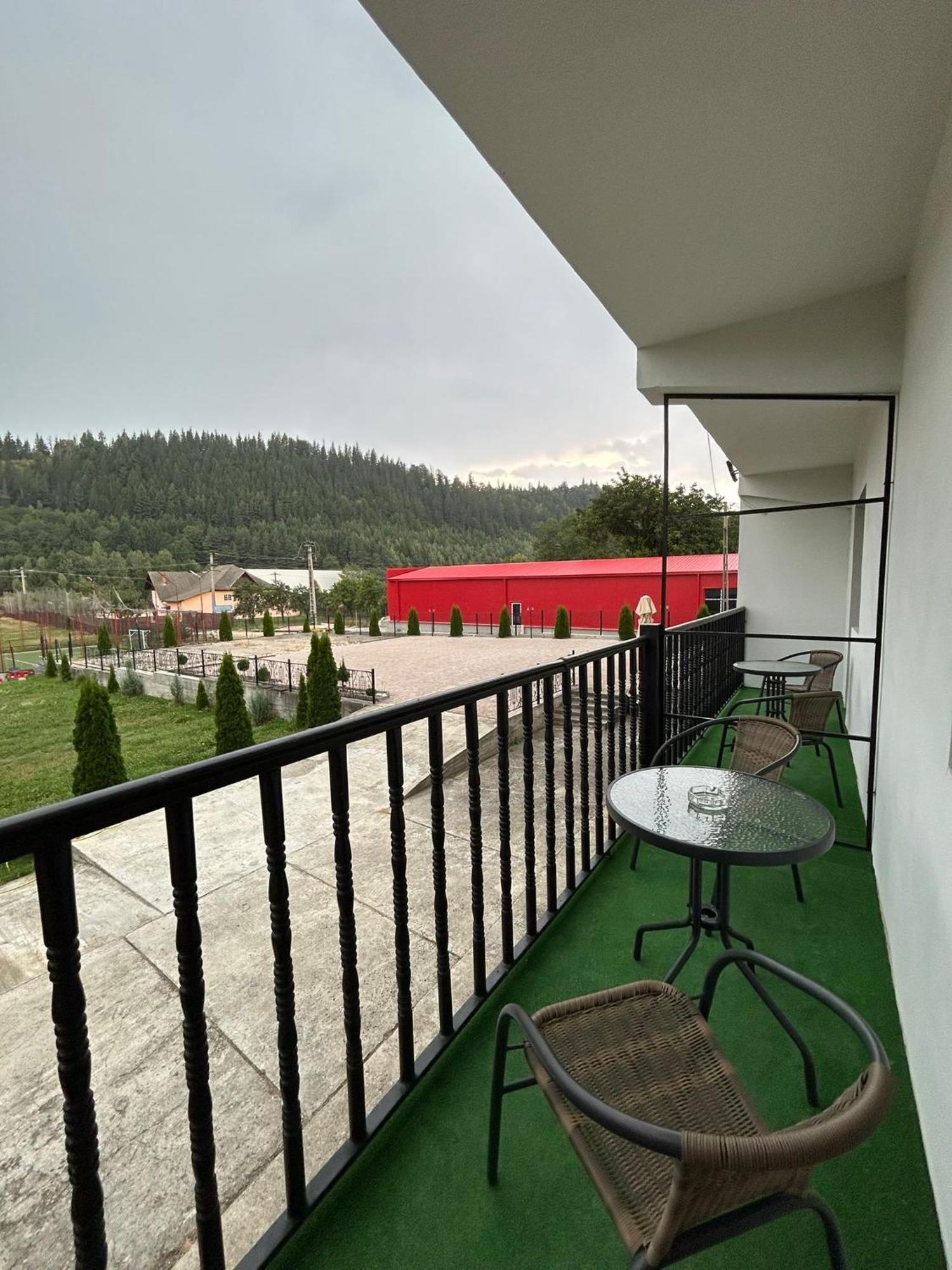 Hotel Complex Zeus Leresti Zewnętrze zdjęcie