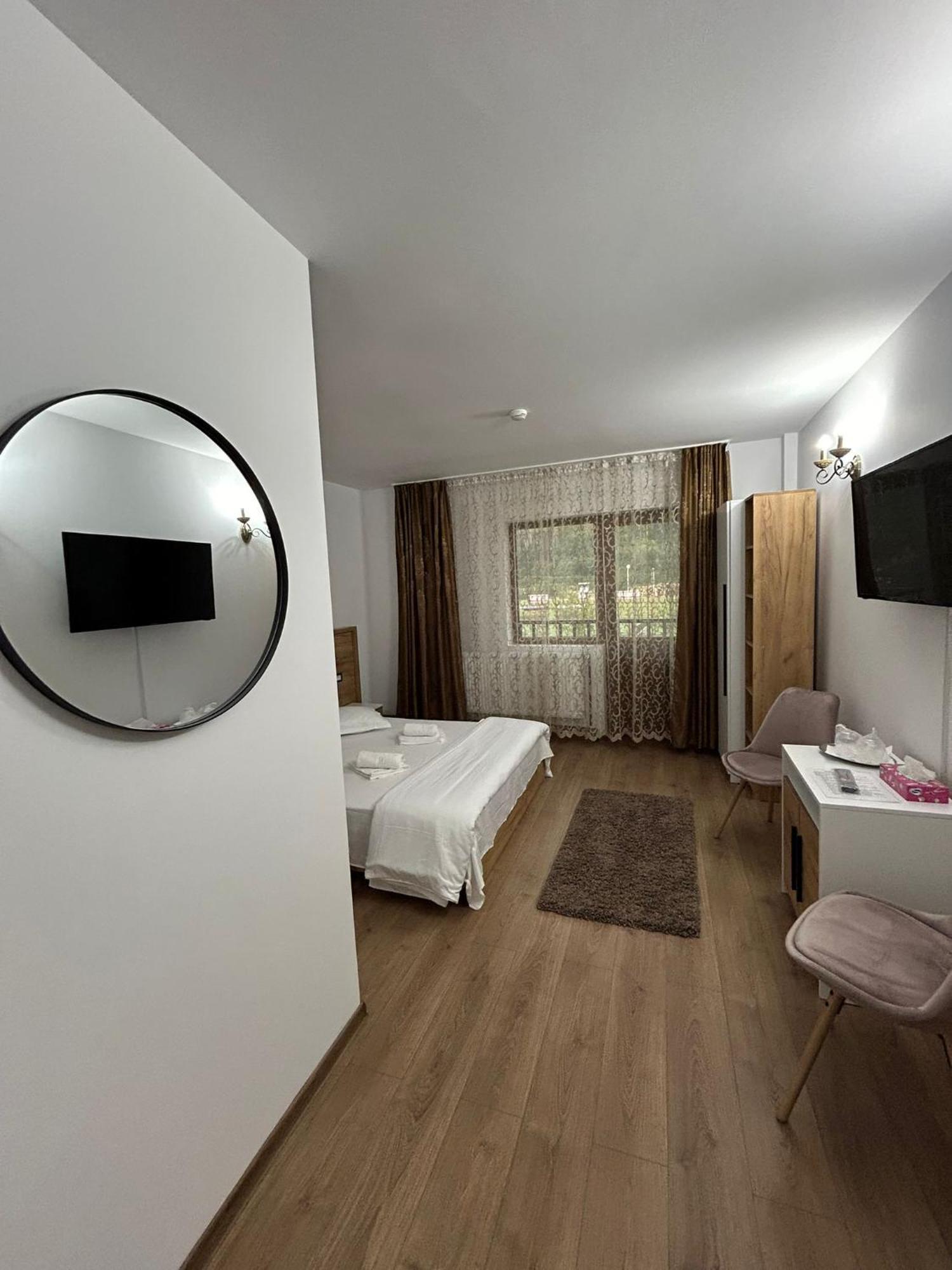 Hotel Complex Zeus Leresti Zewnętrze zdjęcie