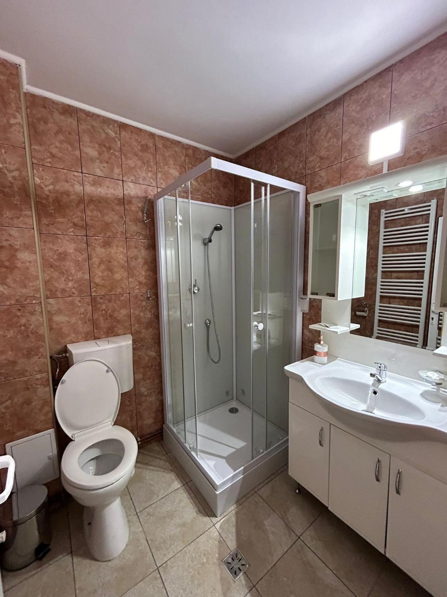 Hotel Complex Zeus Leresti Zewnętrze zdjęcie