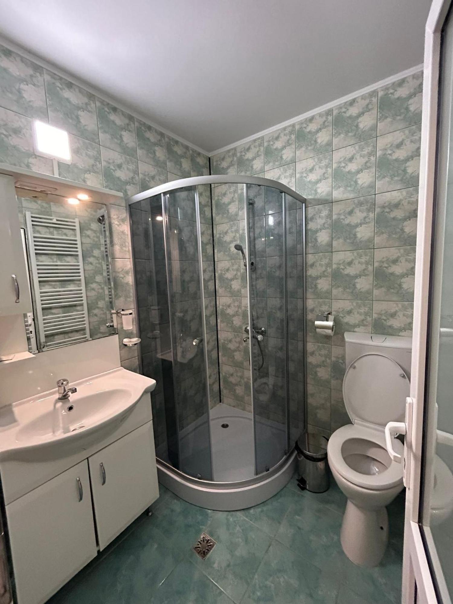 Hotel Complex Zeus Leresti Zewnętrze zdjęcie